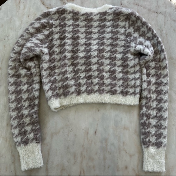Aeropostale Fuzzy Houndstooth V-Neck Sweater - Picture 3 of 6